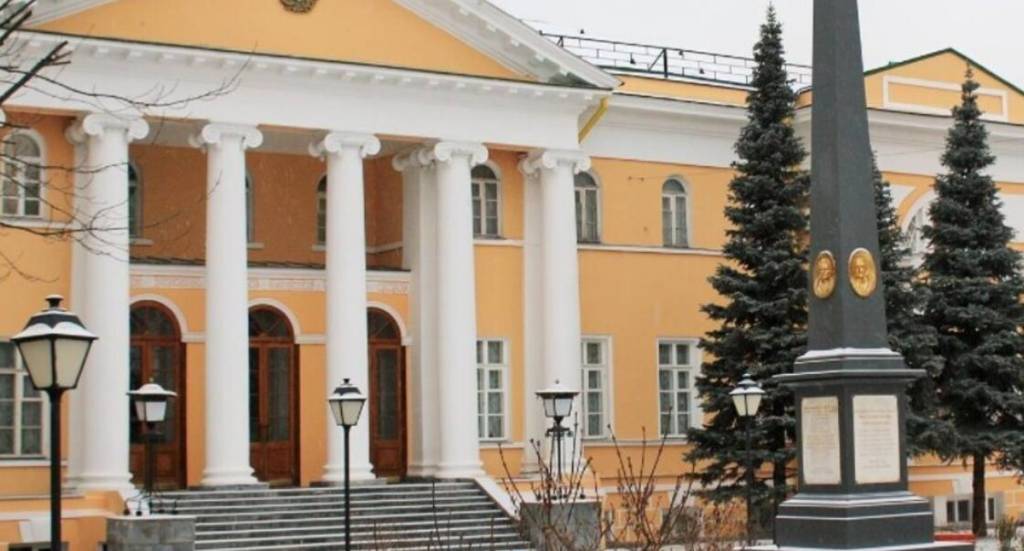 Грузинское посольство осталось без тепла и света.